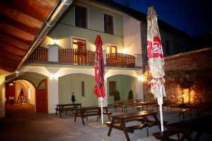 bistro ve dvoře